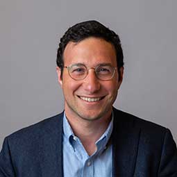 Adam Okun Headshot